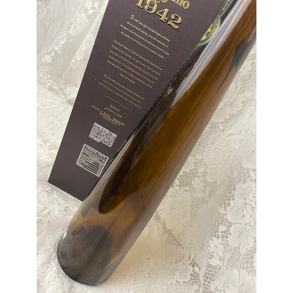 Empty Don Julio 1942 Tequila local Anejo Bottle 750ml with Box & Top (Empty) - Picture 4 of 12